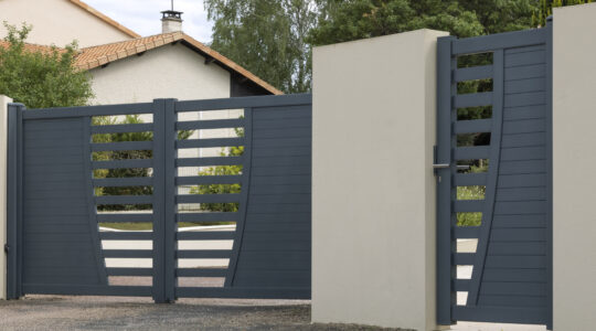 portes battantes extérieures